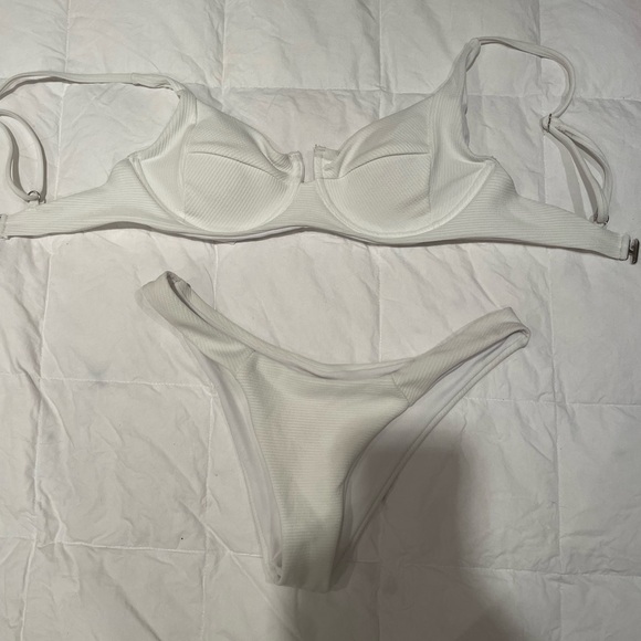 bikini - Picture 3 of 4